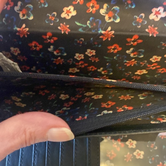 VGUC. Nanette Lenore simulated black alligator print trifold wallet. - Picture 9 of 16